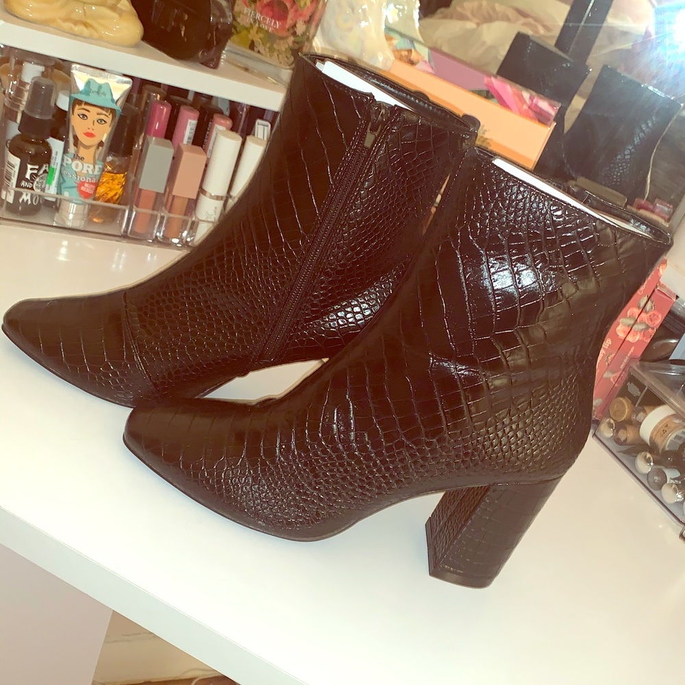 Faux croc 🐊 ankle boot